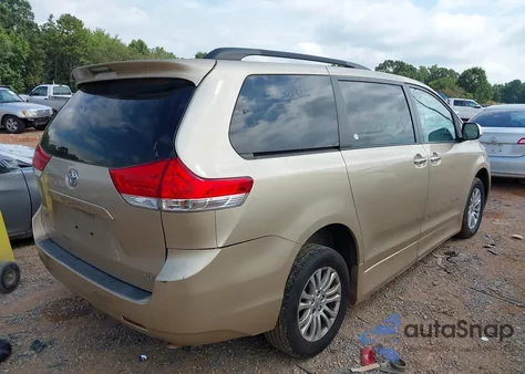2012 Toyota Sienna z USA, uszkodzony, nr VIN 5TDYK3DC0CS209033